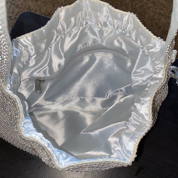 Silver sparkling rhinestone hand purse - Picture 4 of 4